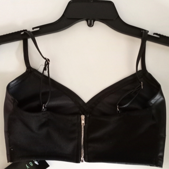 🖤 NWT Sexy Faux Leather Top 🖤 - Picture 2 of 2